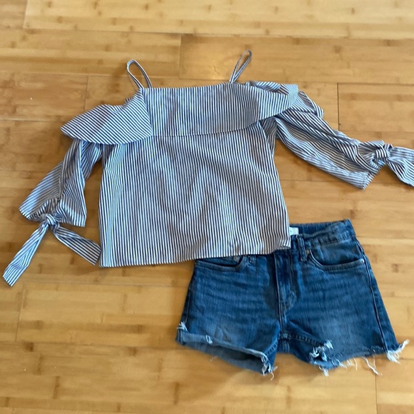 NWOT TopShop Cold Shoulder Top Blue and White Stripe - Size 6 - Picture 4 of 6